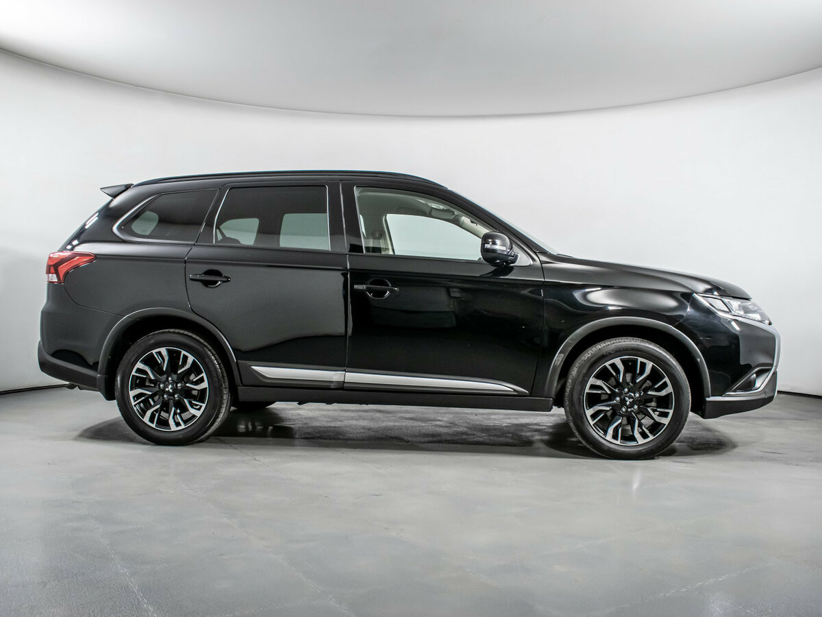 Mitsubishi Outlander 2022 года с пробегом. Фото: #3