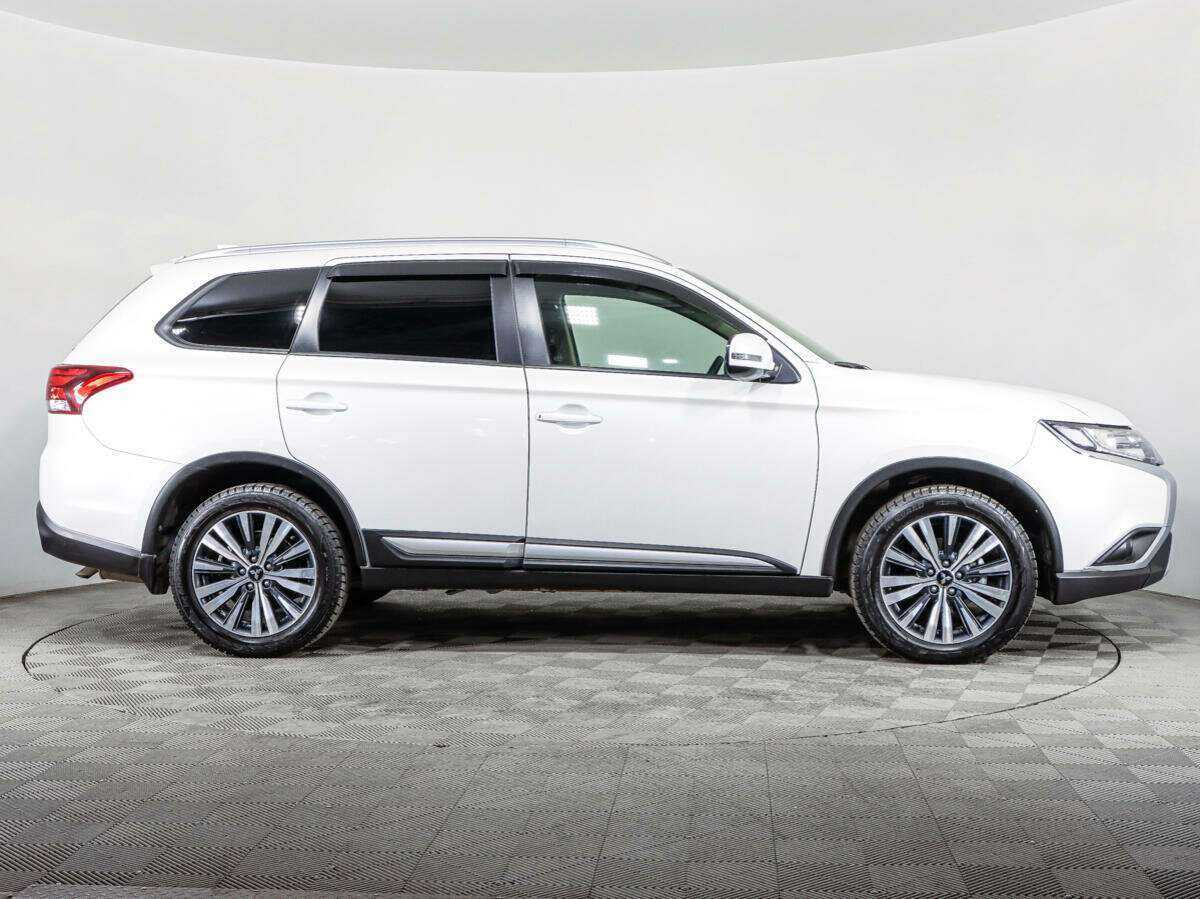 Mitsubishi Outlander 2021 года с пробегом. Фото: #3