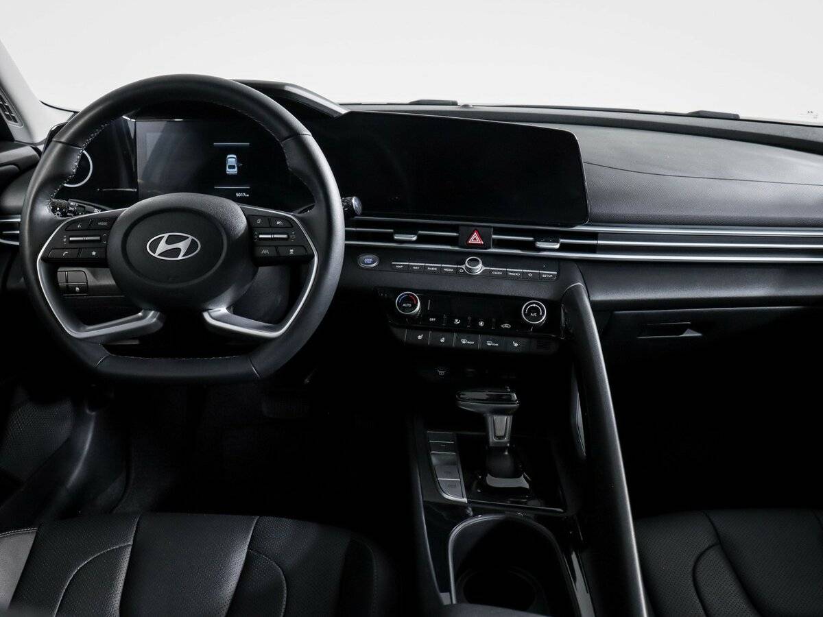 Hyundai Elantra 2024 года с пробегом. Фото: #9