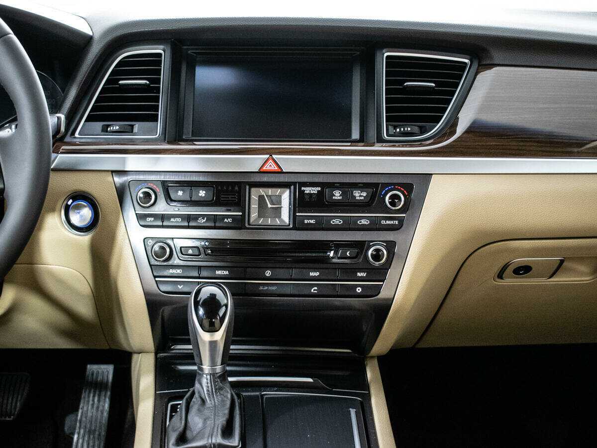 Hyundai Genesis 2015 года с пробегом. Фото: #13