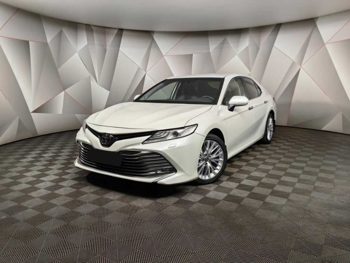 Toyota Camry 2020 года с пробегом. Посмотреть фото