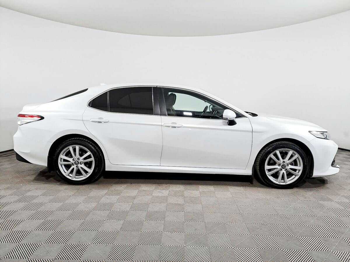 Toyota Camry 2019 года с пробегом. Фото: #3