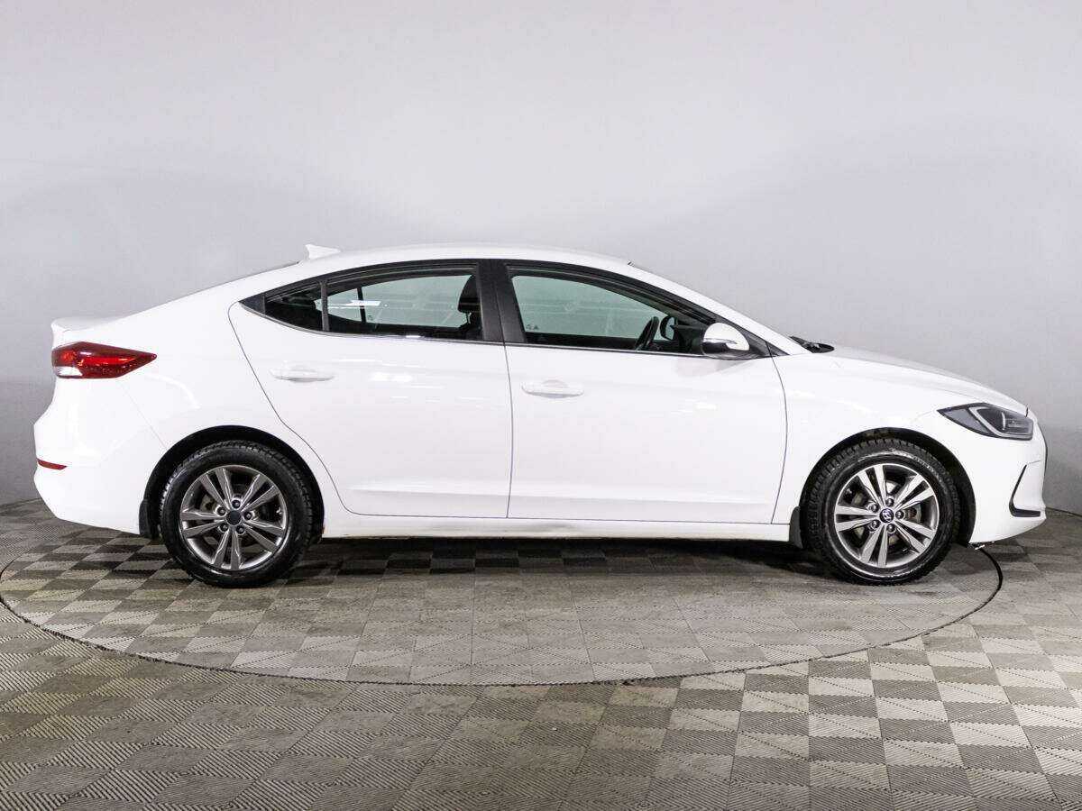 Hyundai Elantra 2017 года с пробегом. Фото: #3