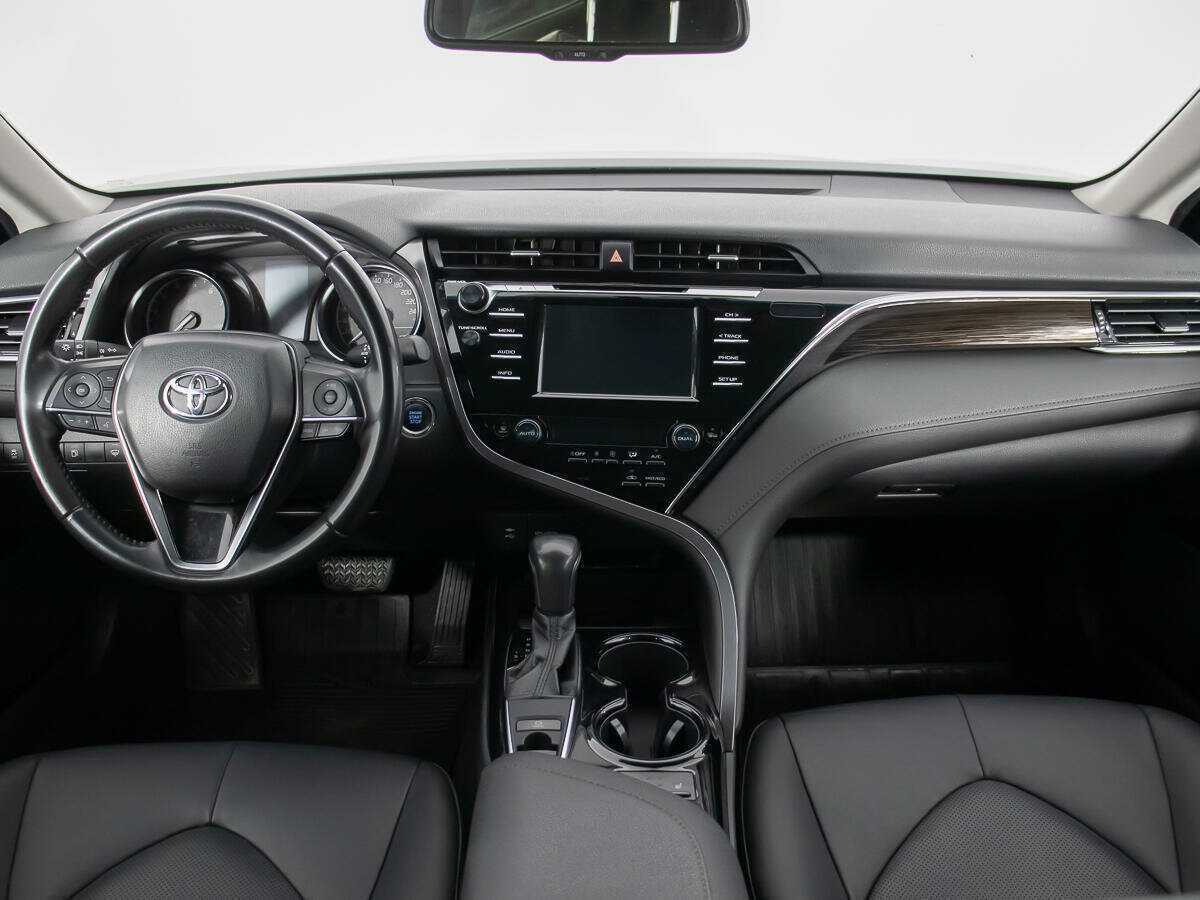 Toyota Camry 2018 года с пробегом. Фото: #16