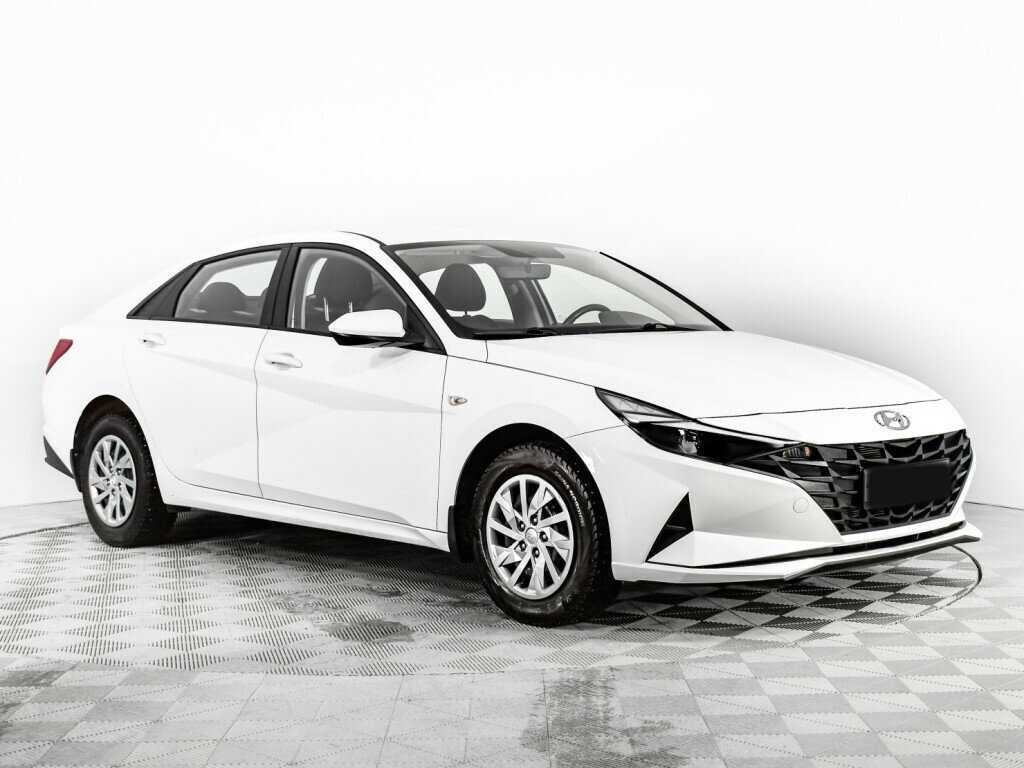 Hyundai Elantra 2021 года с пробегом. Фото: #2