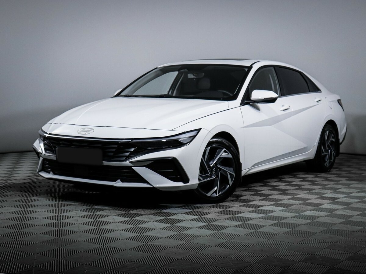Hyundai Elantra 2024 года с пробегом. Посмотреть фото