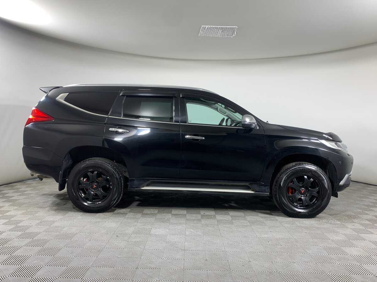 Mitsubishi Pajero Sport 2017 года с пробегом. Фото: #3