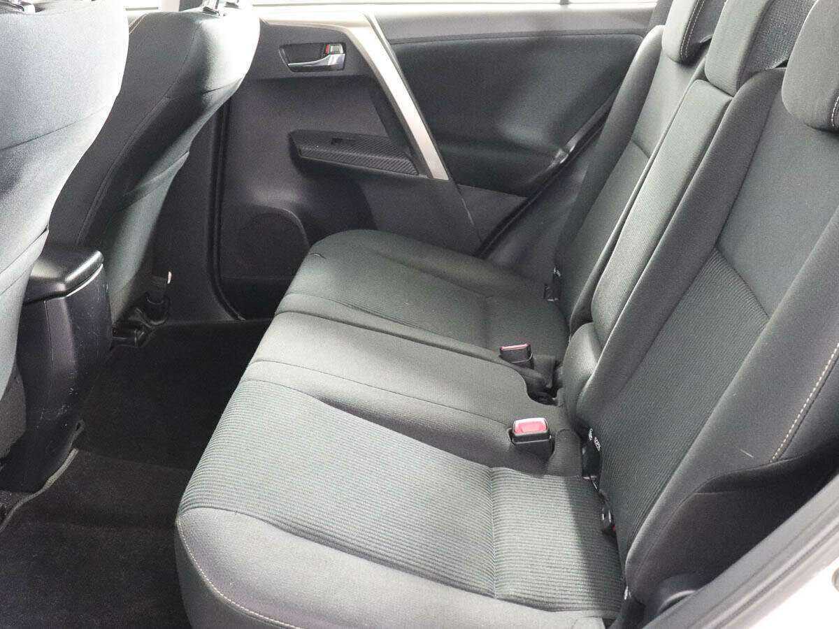 Toyota RAV4 2015 года с пробегом. Фото: #7