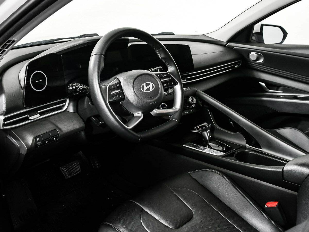 Hyundai Elantra 2023 года с пробегом. Фото: #12