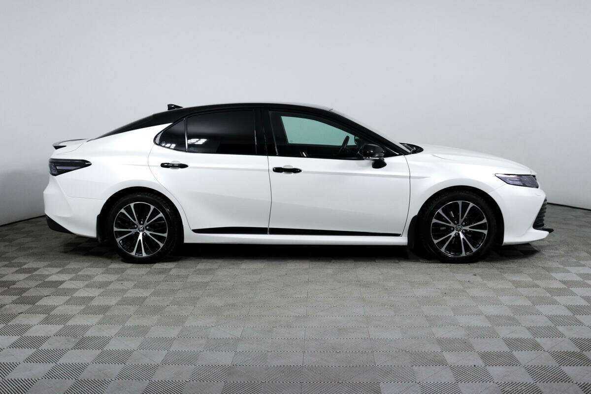 Toyota Camry 2021 года с пробегом. Фото: #3