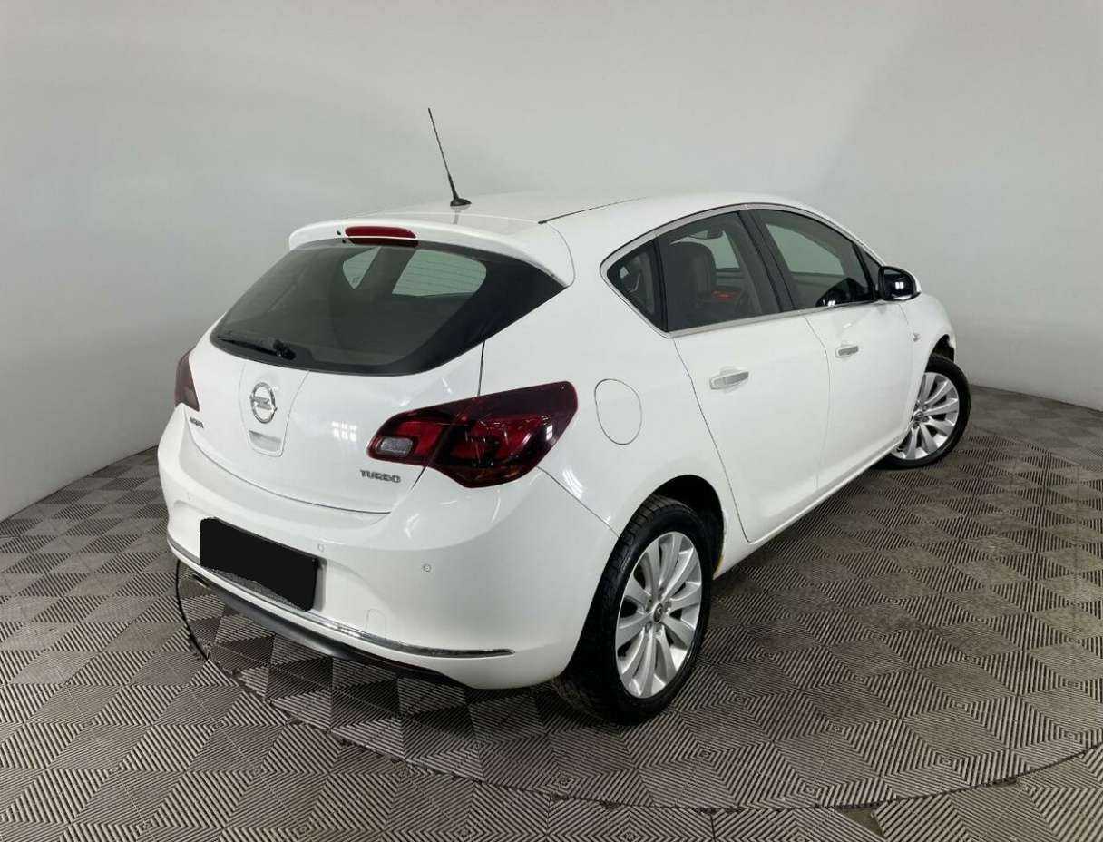 Opel Astra 2013 года с пробегом. Фото: #5