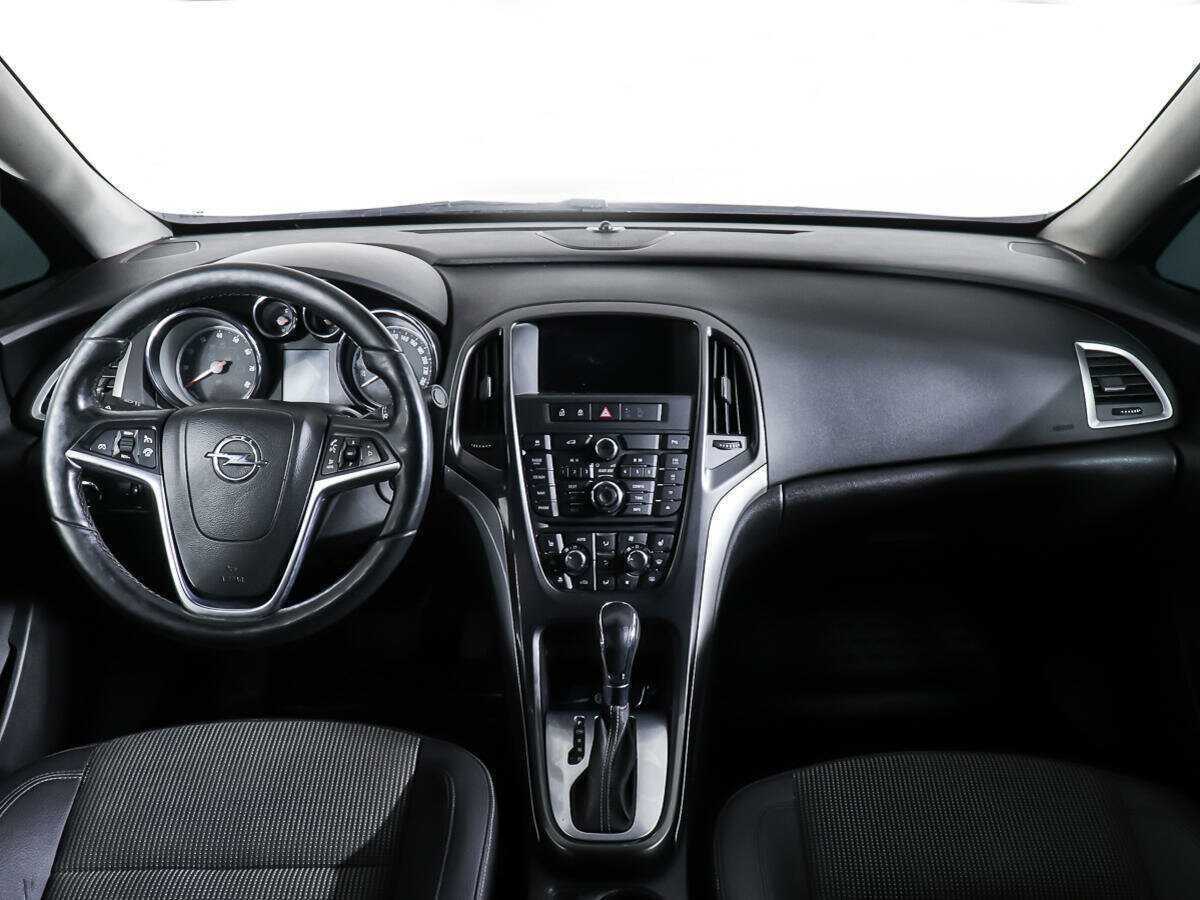 Opel Astra 2013 года с пробегом. Фото: #9