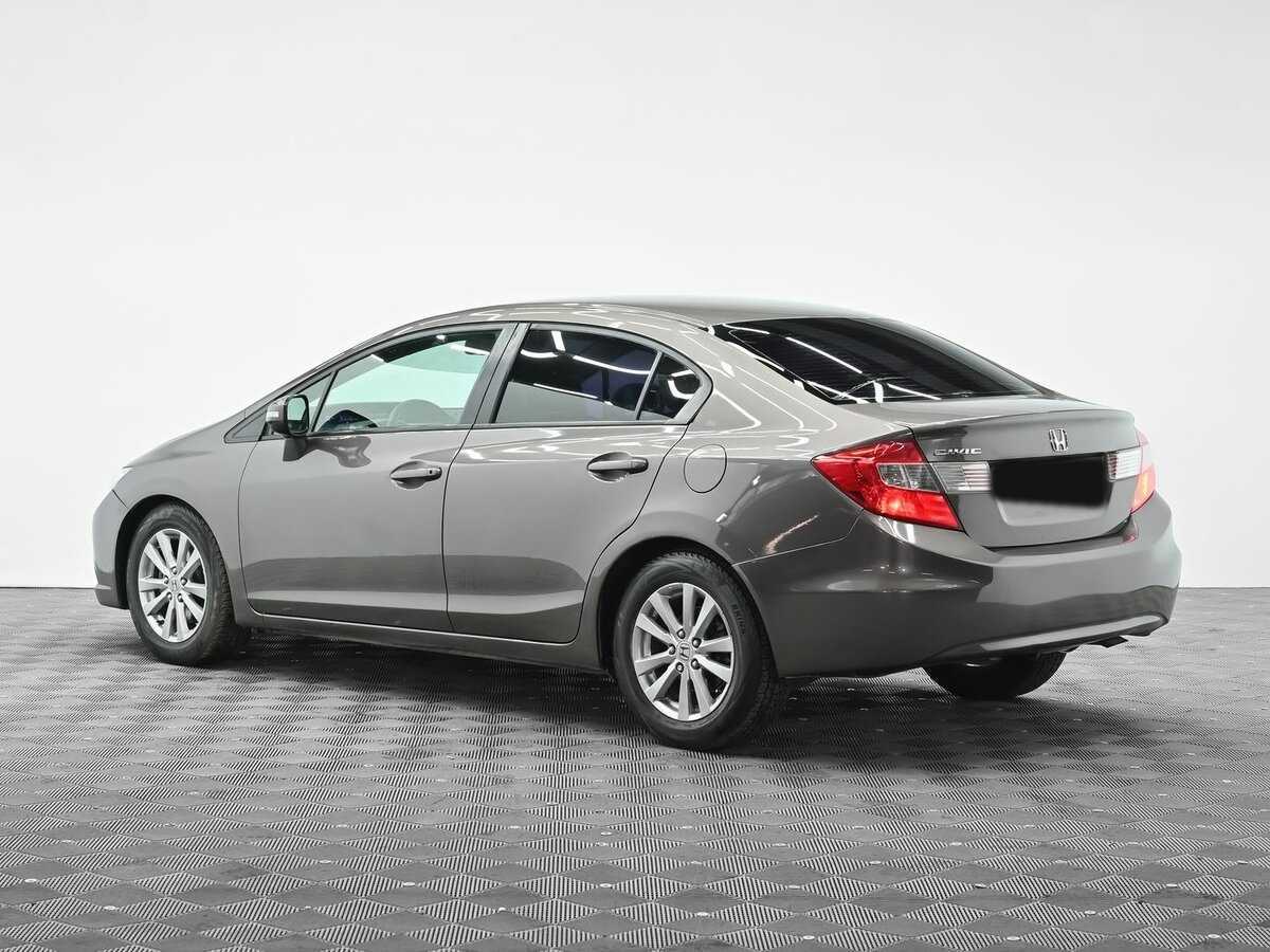 Honda Civic 2012 года с пробегом. Фото: #2