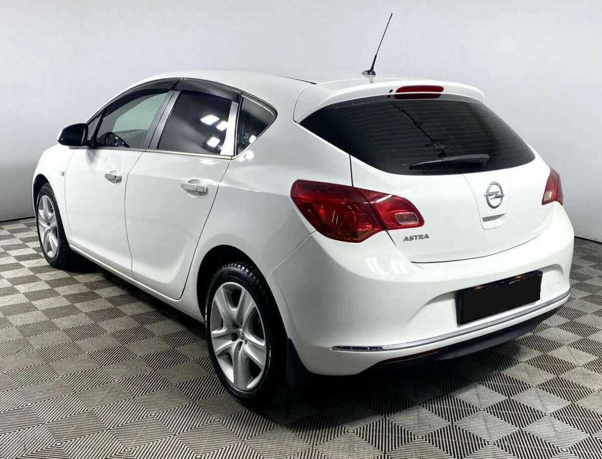 Opel Astra 2012 года с пробегом. Фото: #4