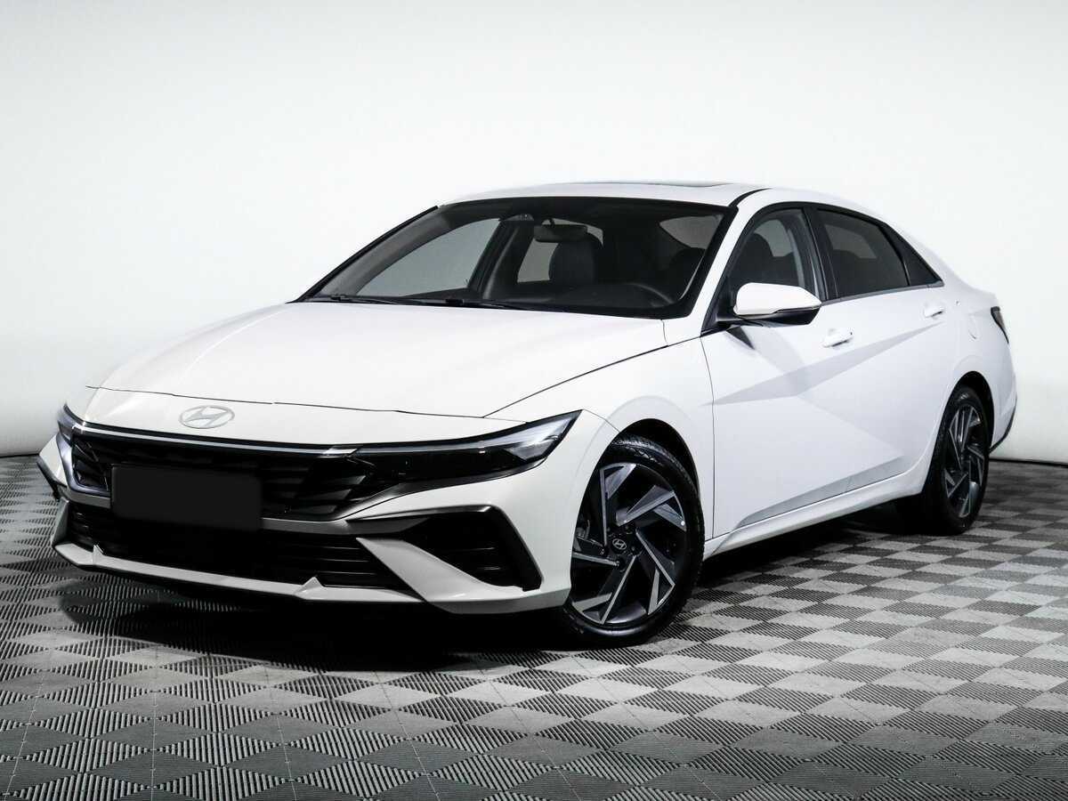 Hyundai Elantra 2023 года с пробегом. Посмотреть фото