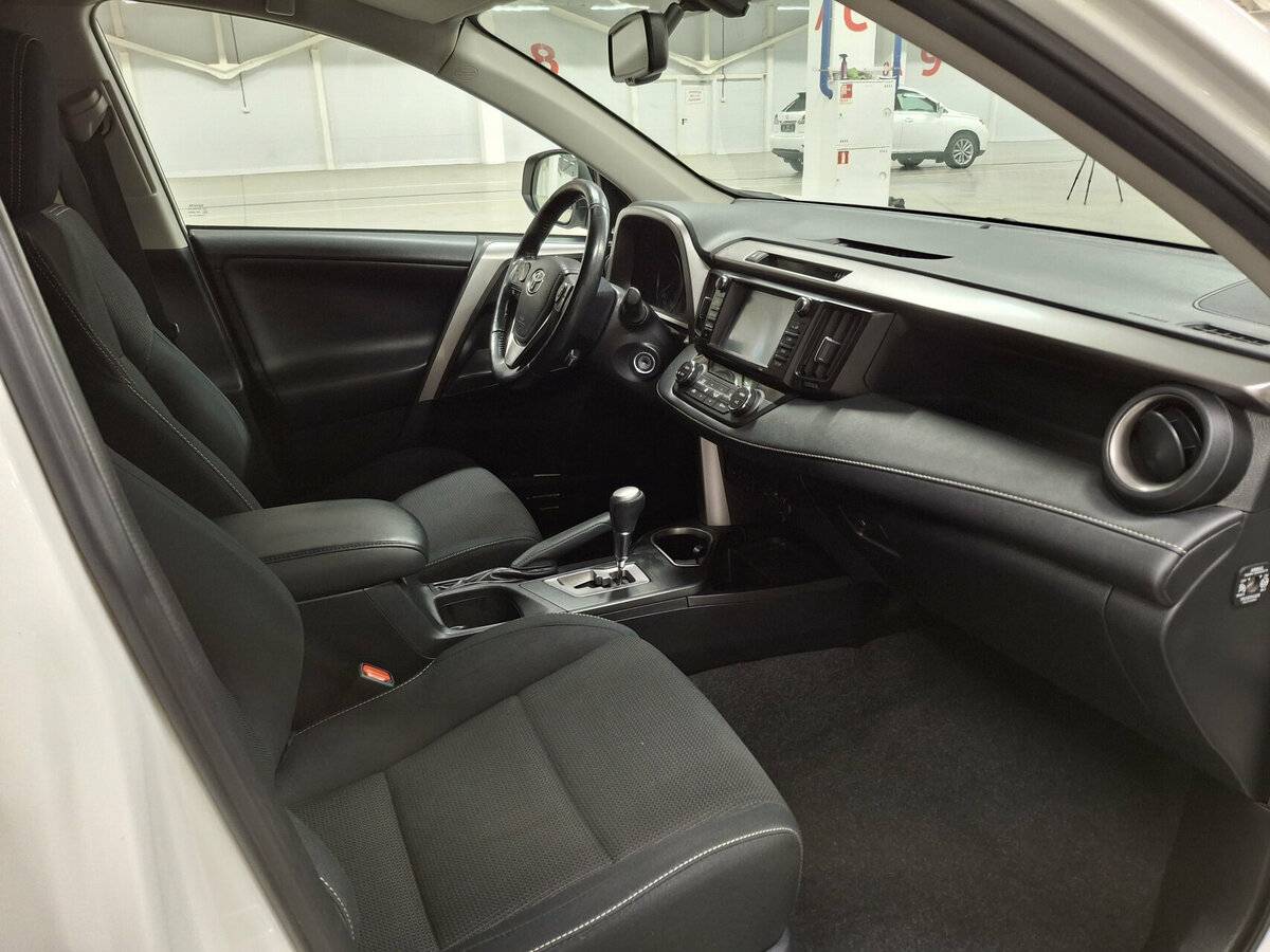 Toyota RAV4 2016 года с пробегом. Фото: #10