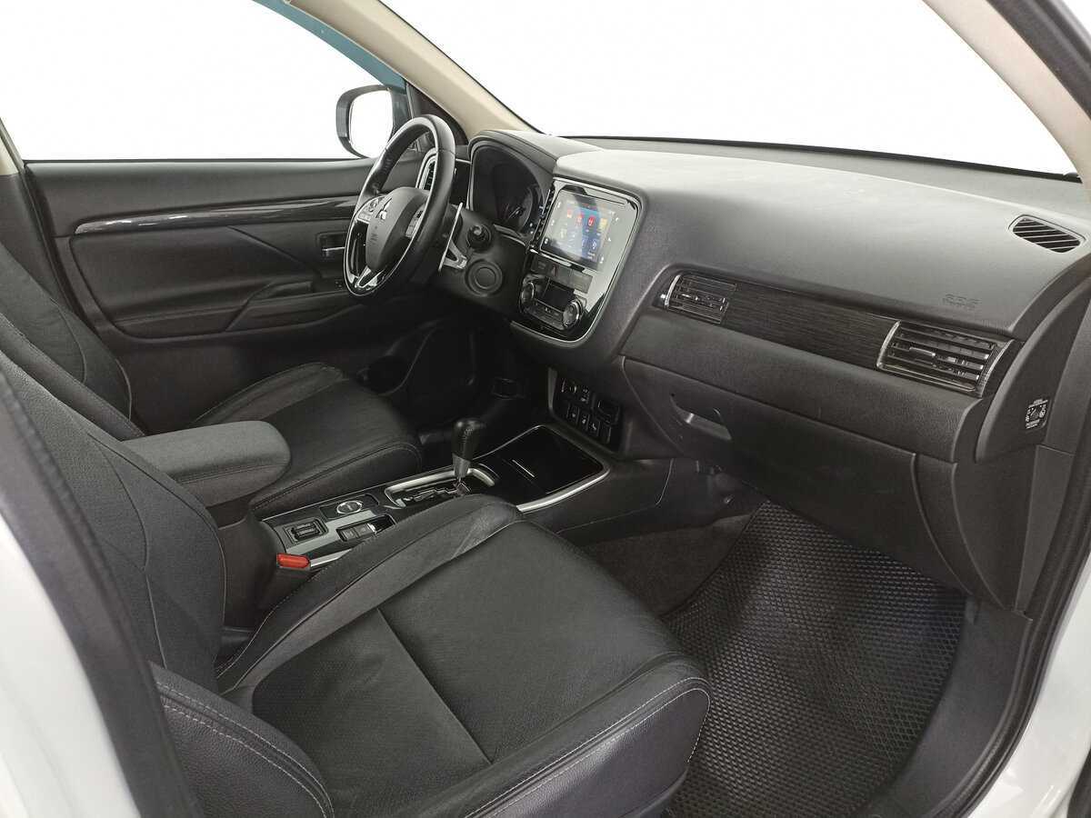 Mitsubishi Outlander 2017 года с пробегом. Фото: #8