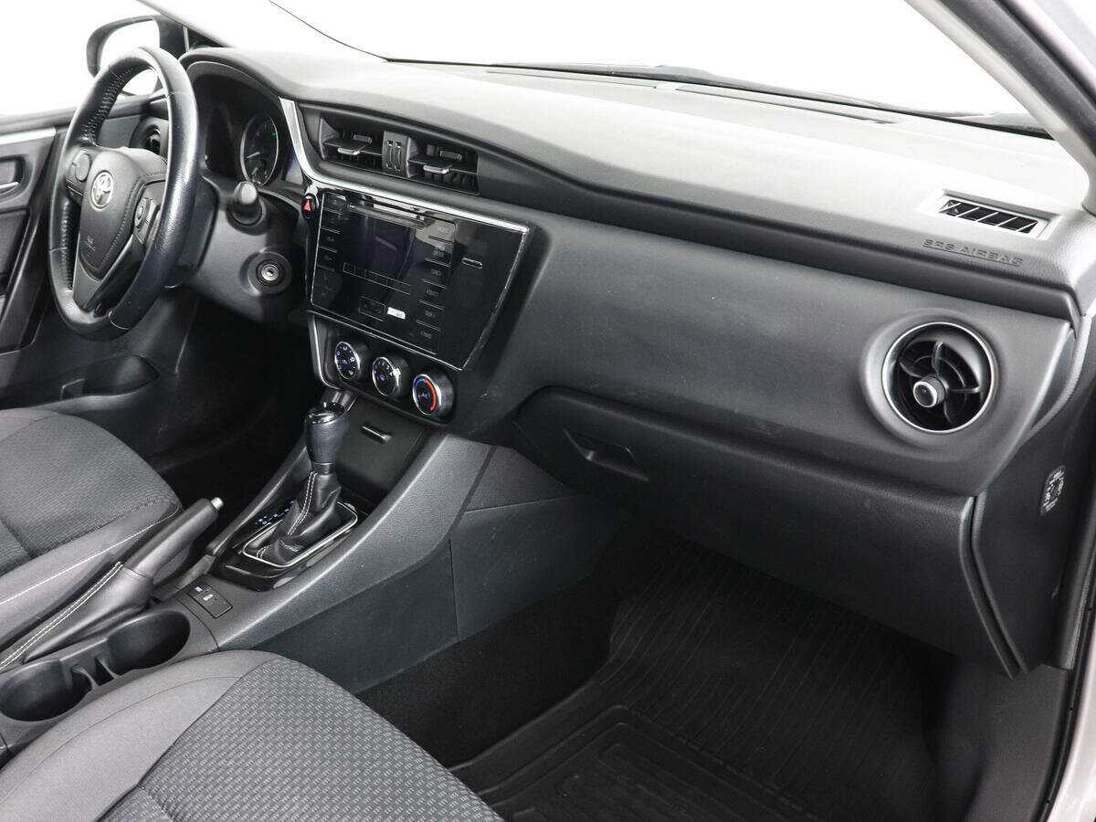 Toyota Corolla 2017 года с пробегом. Фото: #9