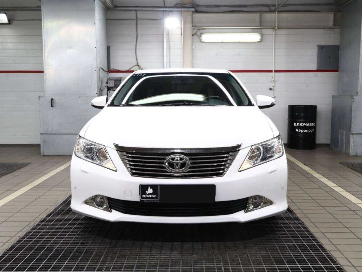 Toyota Camry 2013 года с пробегом. Фото: #2