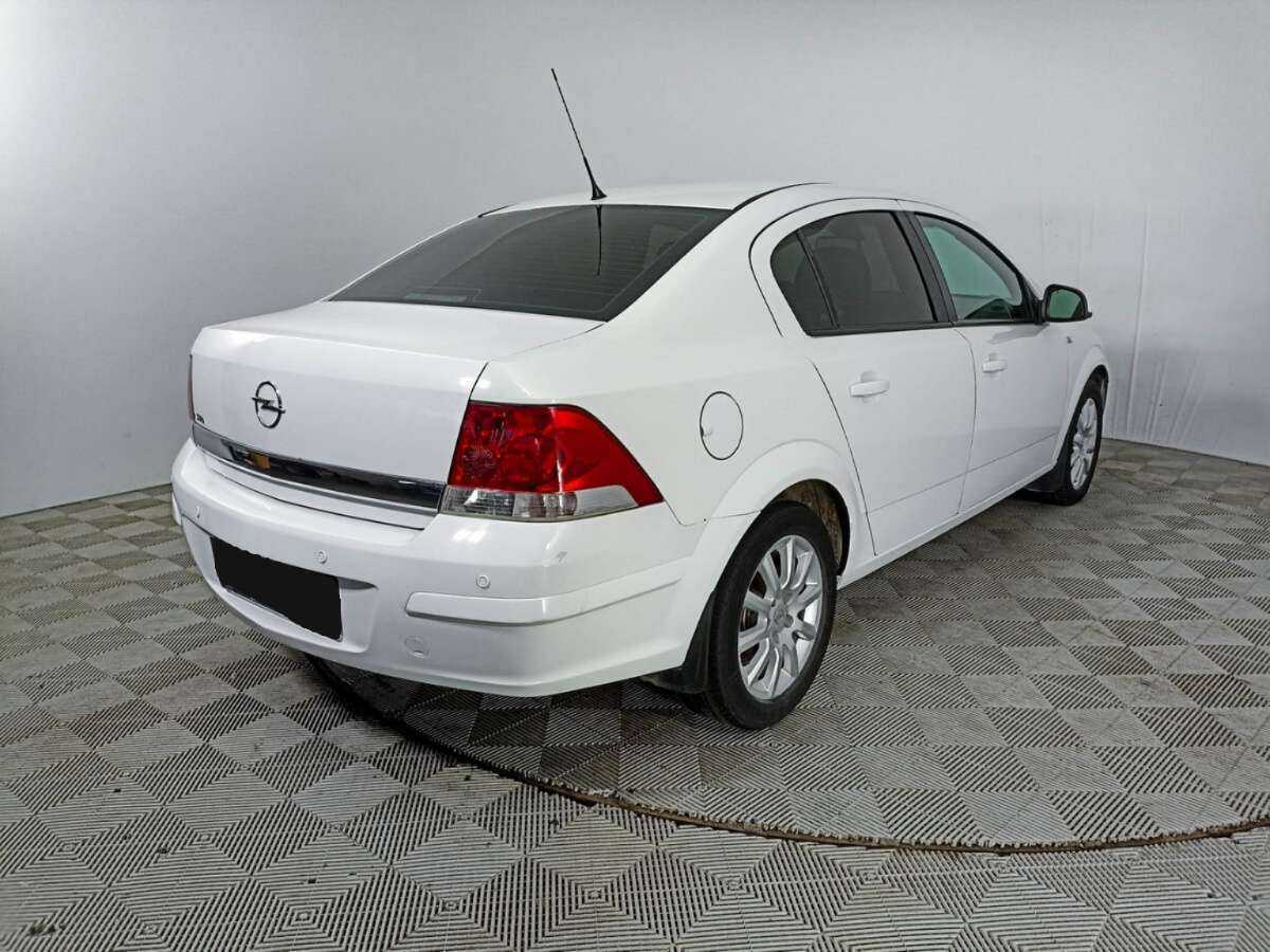 Opel Astra 2013 года с пробегом. Фото: #4