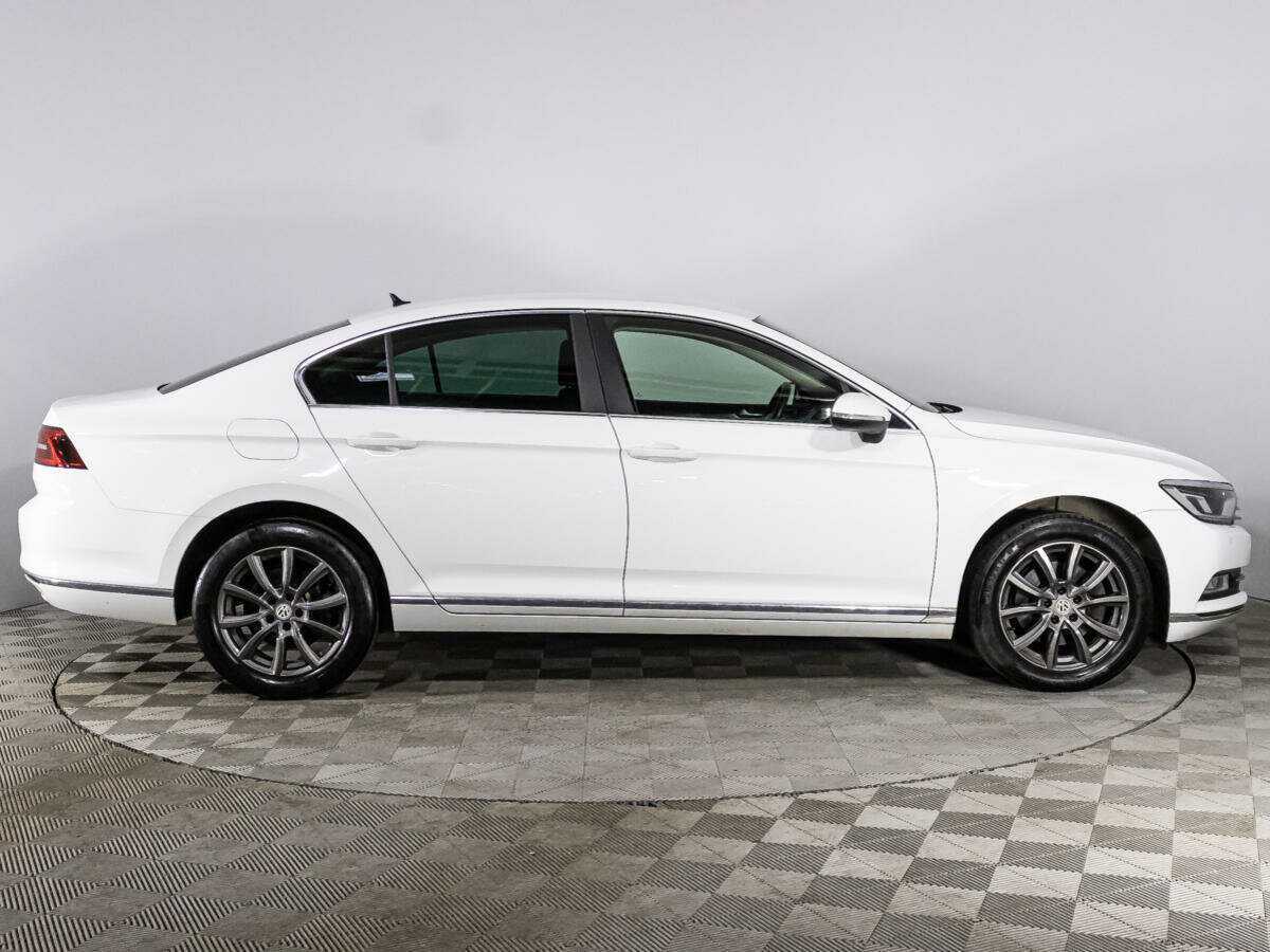Volkswagen Passat 2017 года с пробегом. Фото: #3
