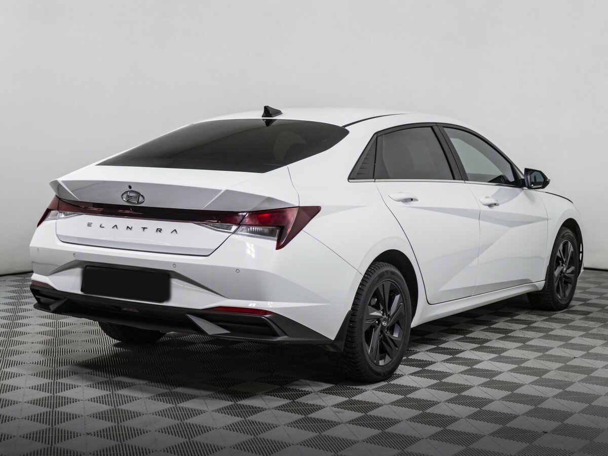 Hyundai Elantra 2021 года с пробегом. Фото: #4