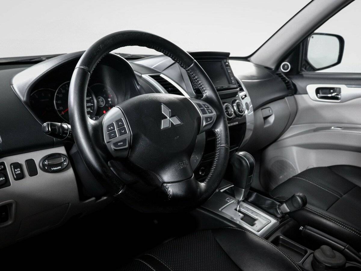 Mitsubishi Pajero Sport 2013 года с пробегом. Фото: #13
