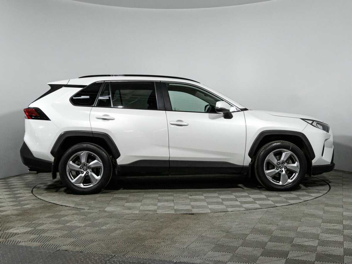 Toyota RAV4 2019 года с пробегом. Фото: #3