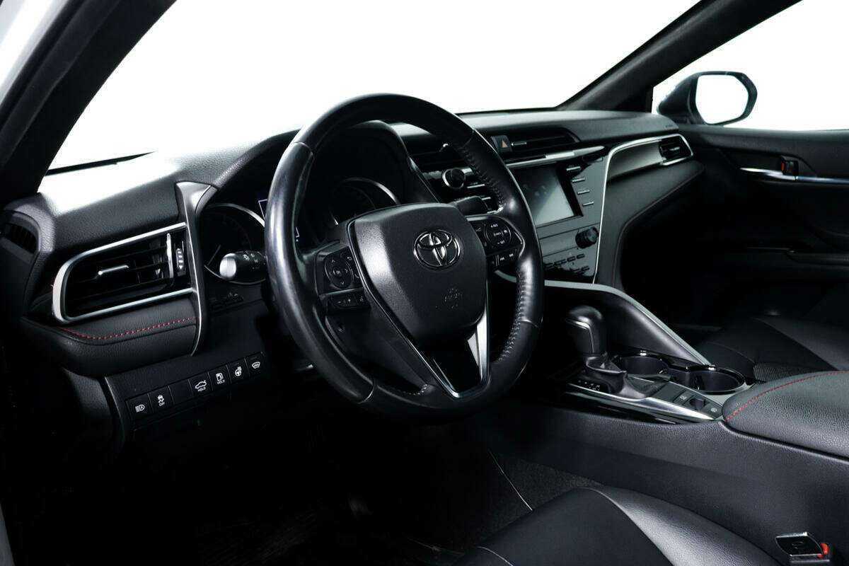 Toyota Camry 2021 года с пробегом. Фото: #12
