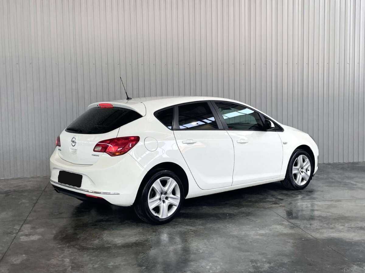 Opel Astra 2012 года с пробегом. Фото: #4