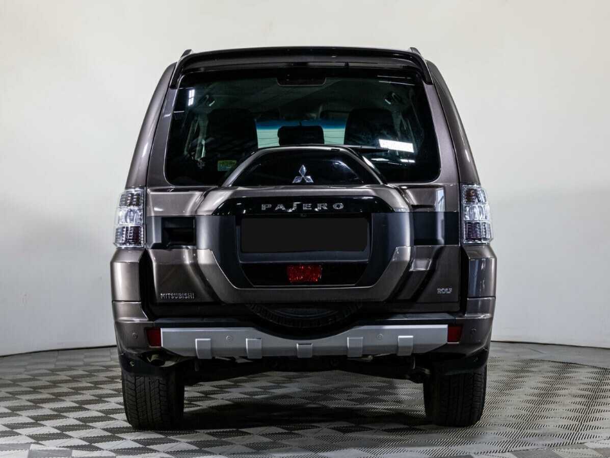 Mitsubishi Pajero 2015 года с пробегом. Фото: #4