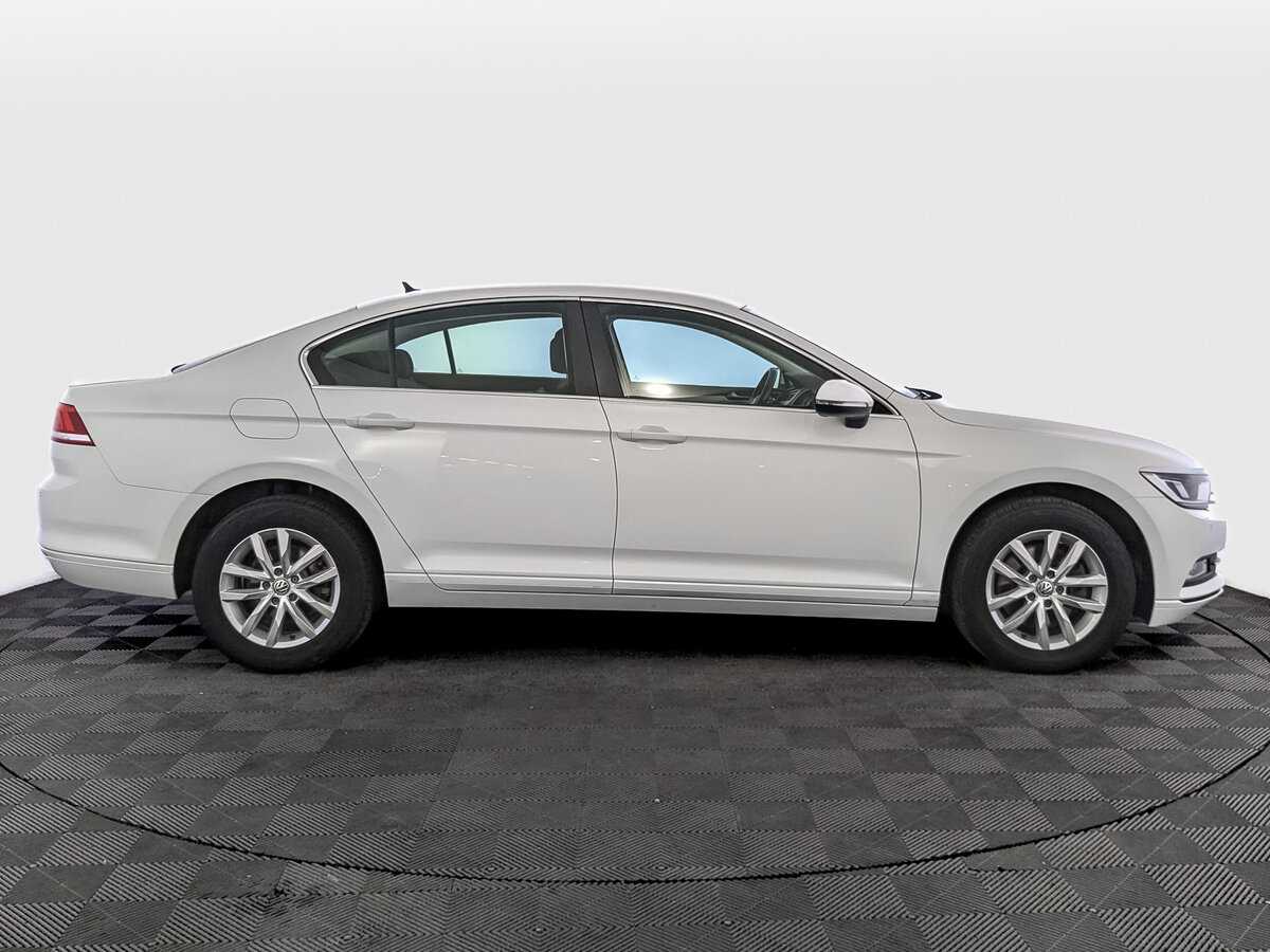 Volkswagen Passat 2019 года с пробегом. Фото: #3