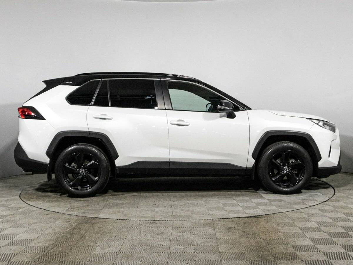 Toyota RAV4 2020 года с пробегом. Фото: #3