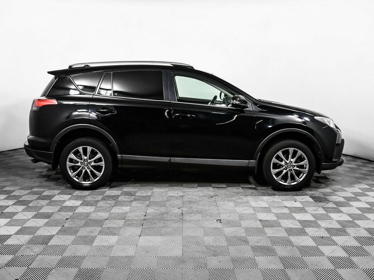Toyota RAV4 2017 года с пробегом. Фото: #3
