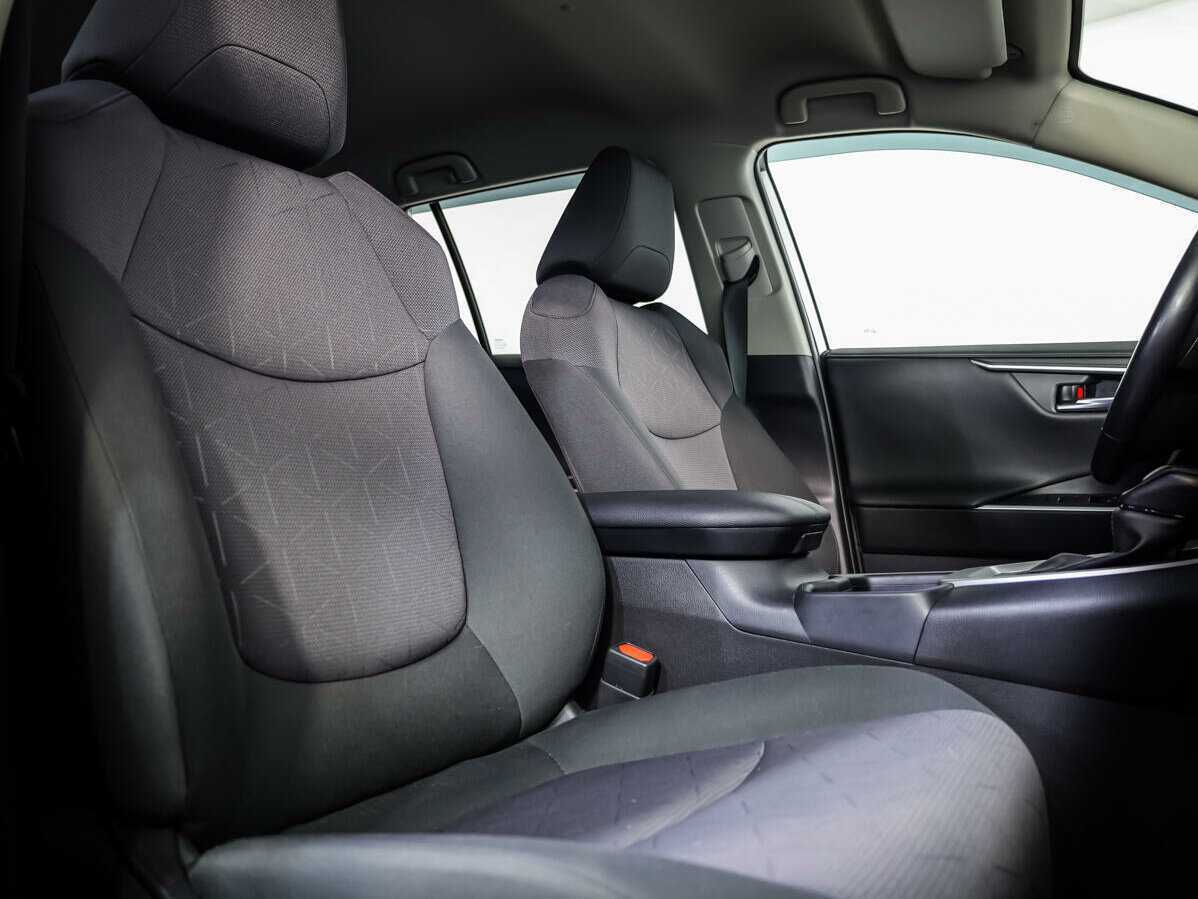 Toyota RAV4 2020 года с пробегом. Фото: #7