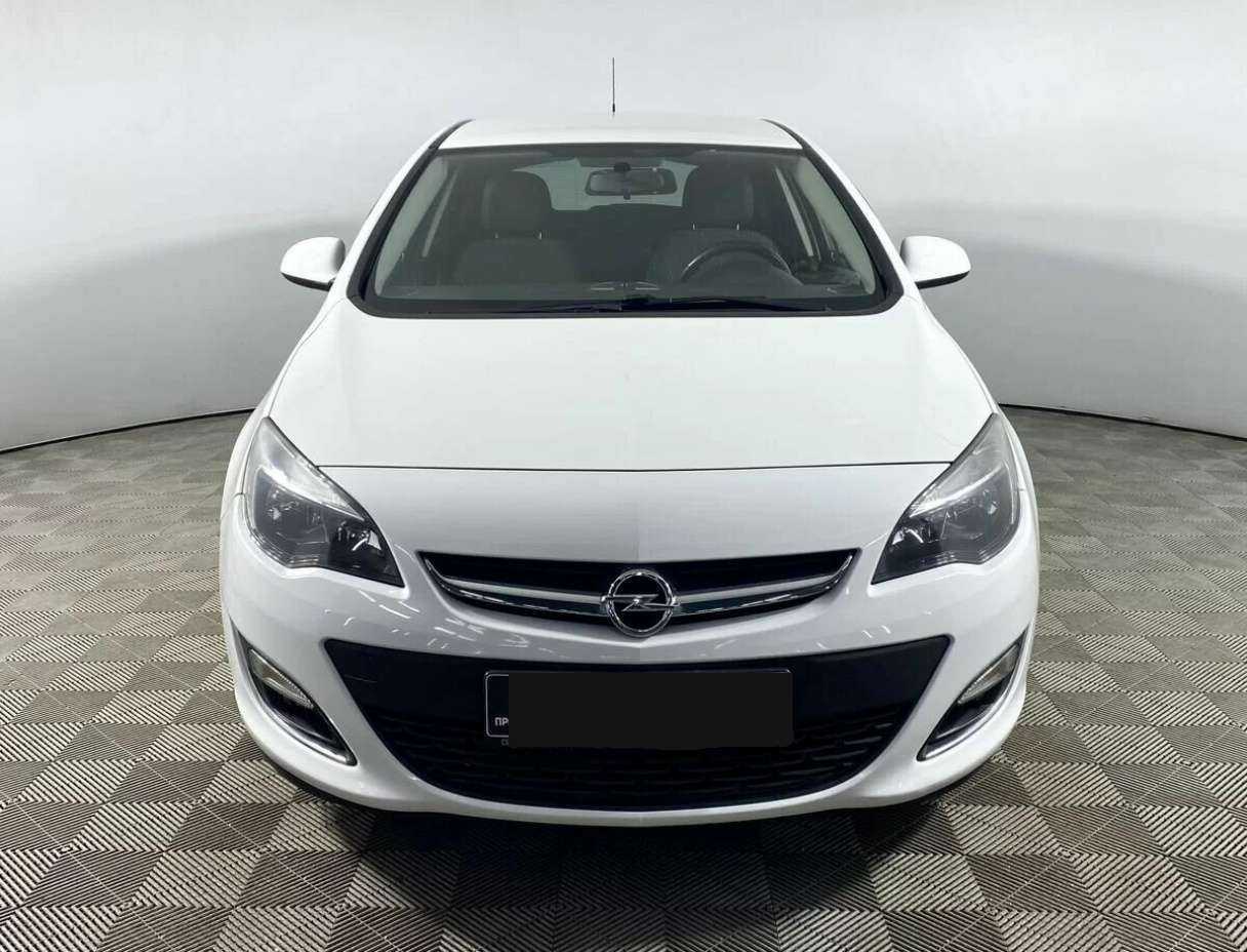 Opel Astra 2012 года с пробегом. Посмотреть фото