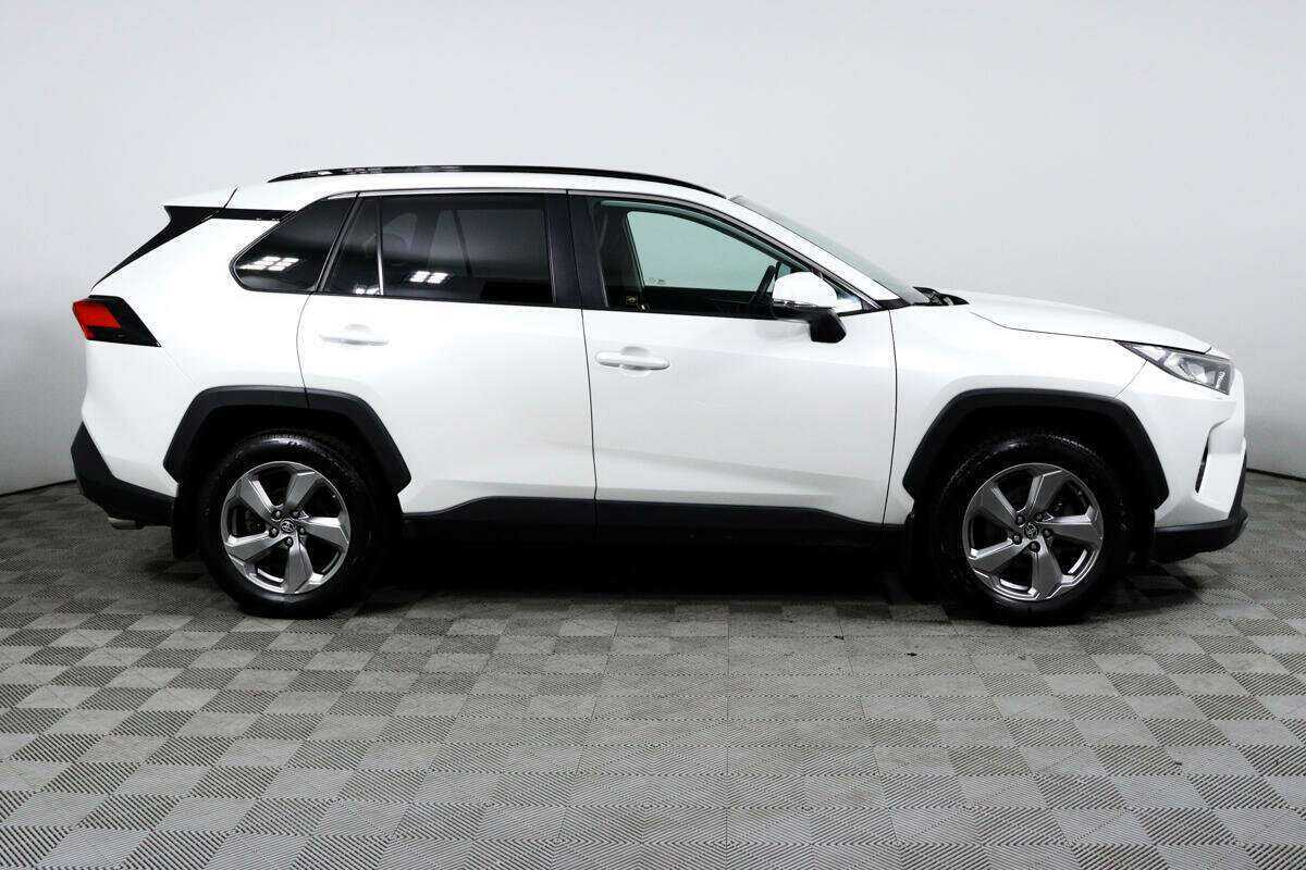 Toyota RAV4 2020 года с пробегом. Фото: #3