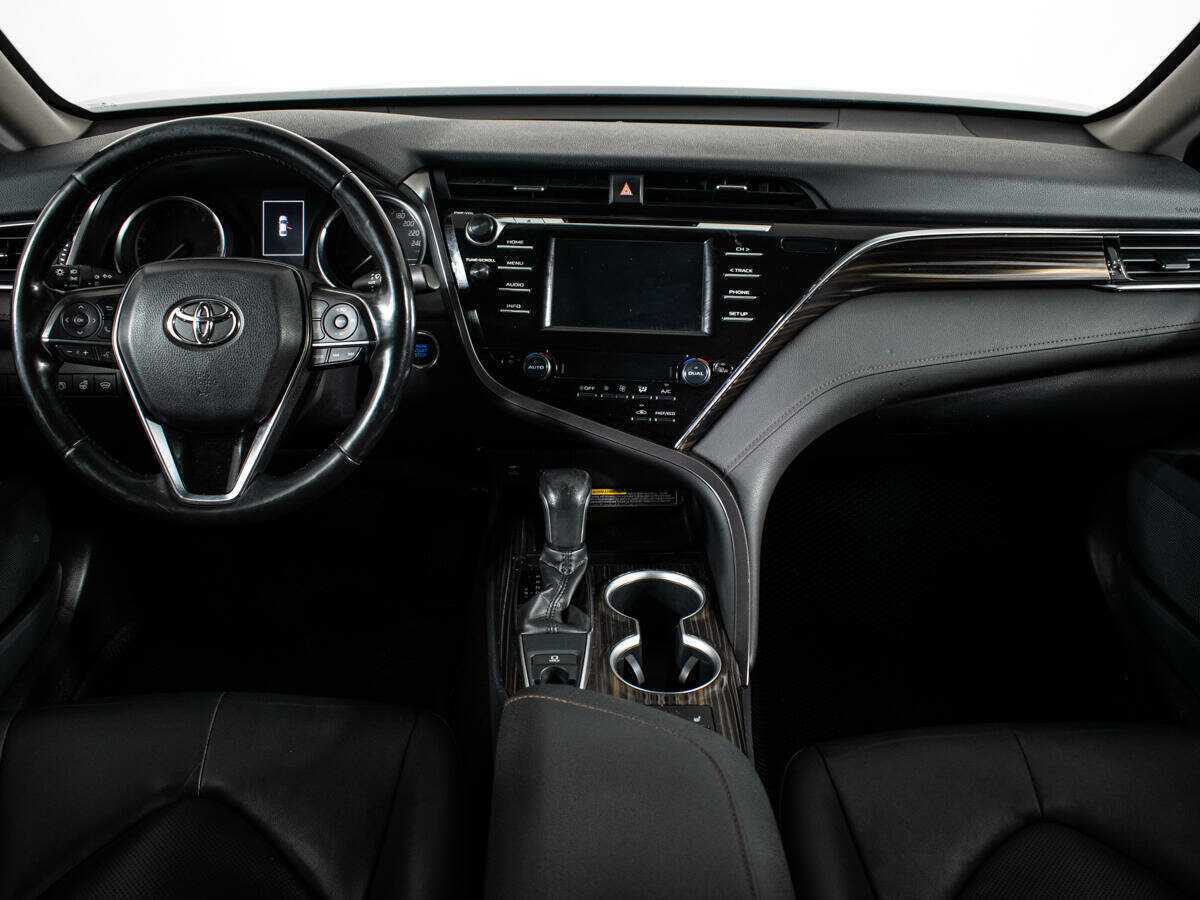 Toyota Camry 2018 года с пробегом. Фото: #11