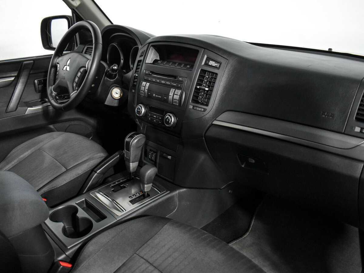 Mitsubishi Pajero 2013 года с пробегом. Фото: #10