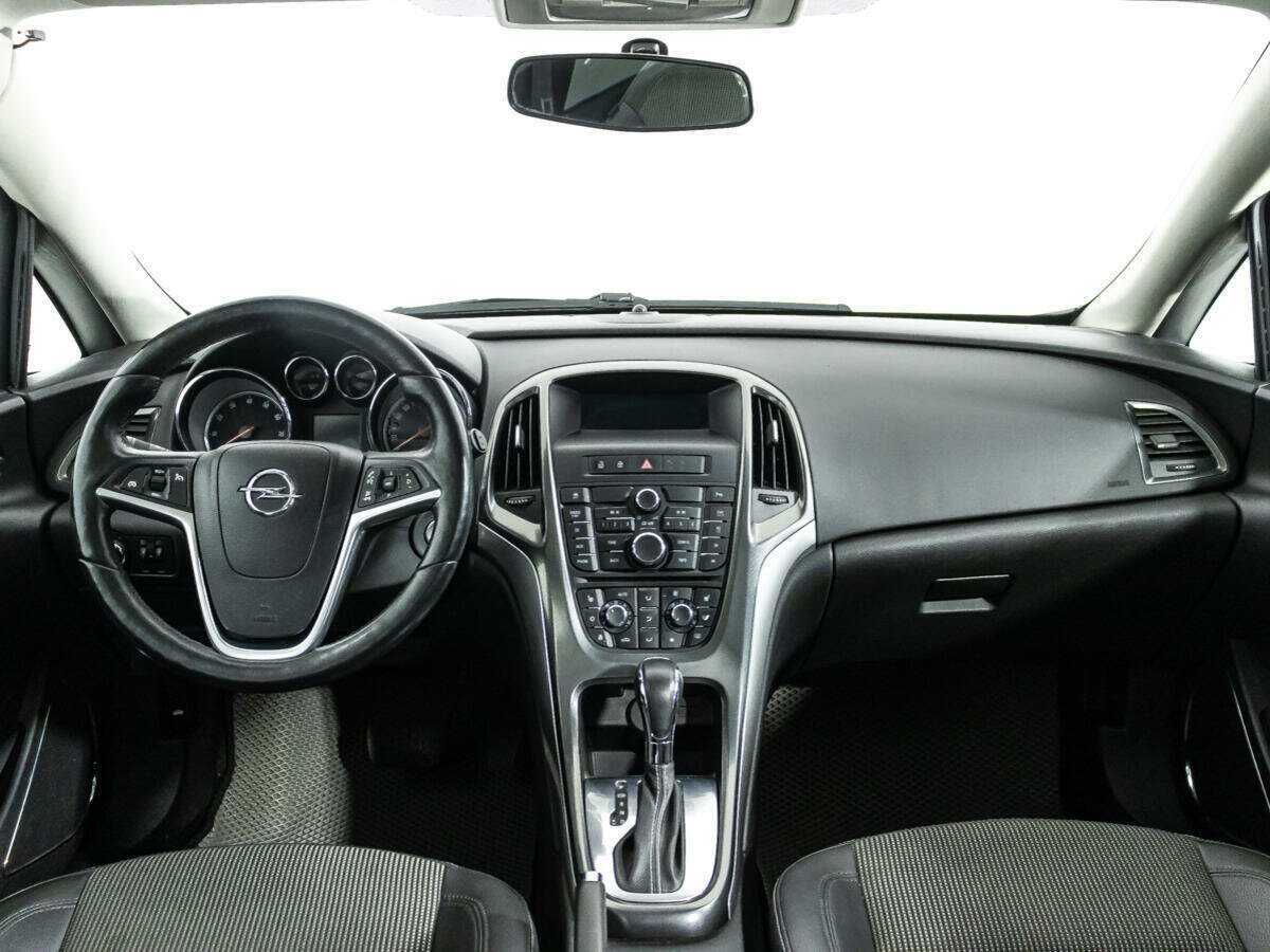 Opel Astra 2012 года с пробегом. Фото: #12