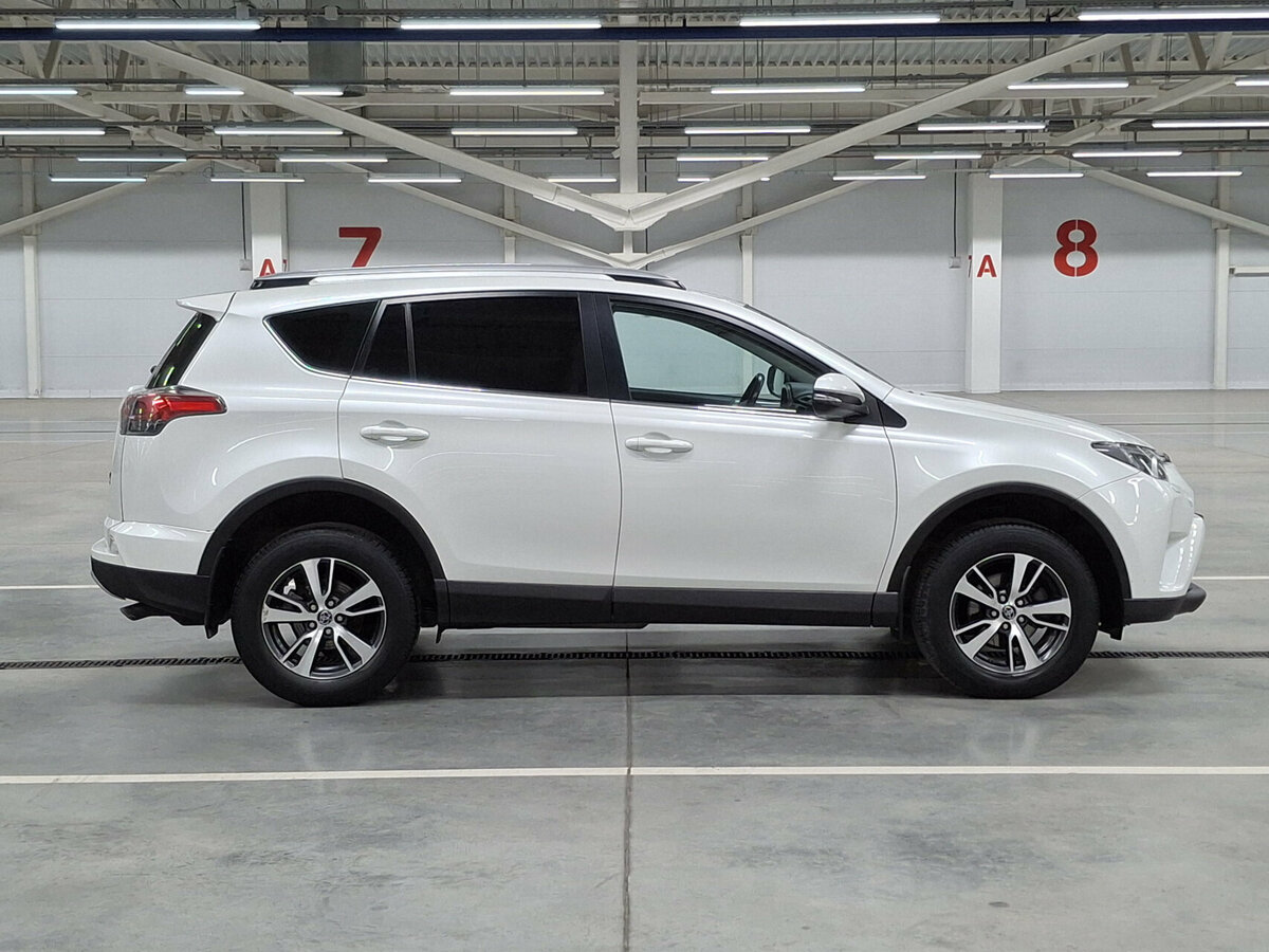 Toyota RAV4 2016 года с пробегом. Фото: #3