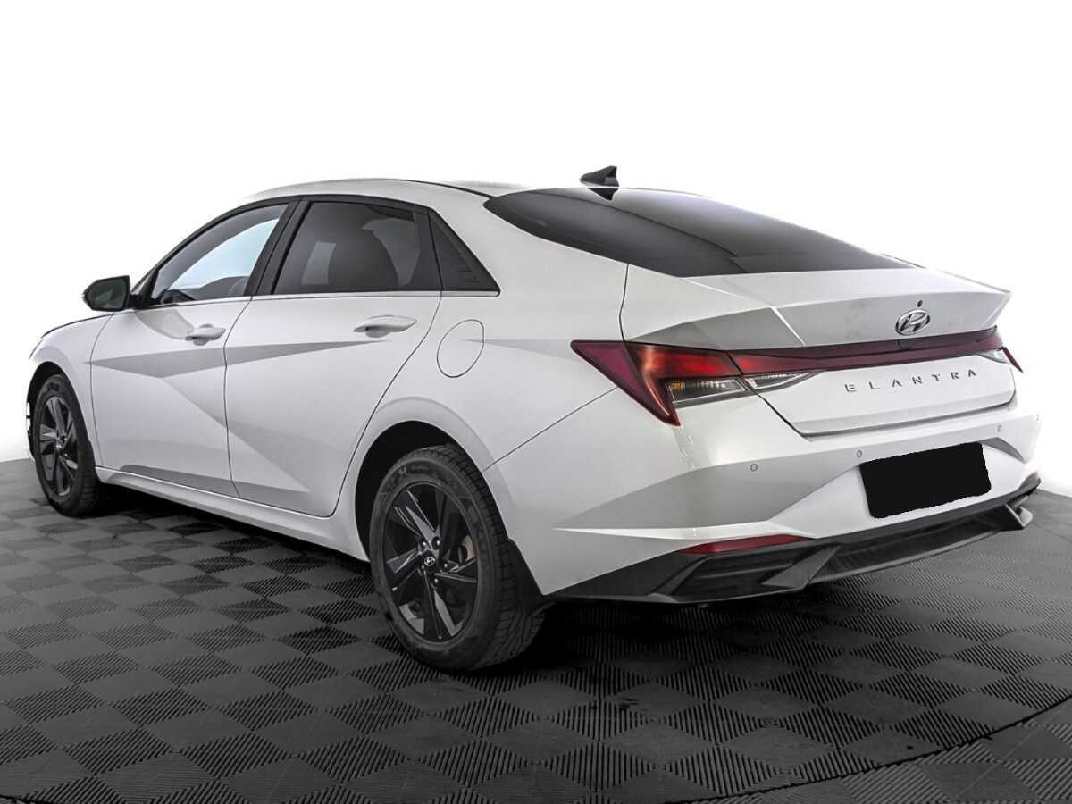Hyundai Elantra 2021 года с пробегом. Фото: #6
