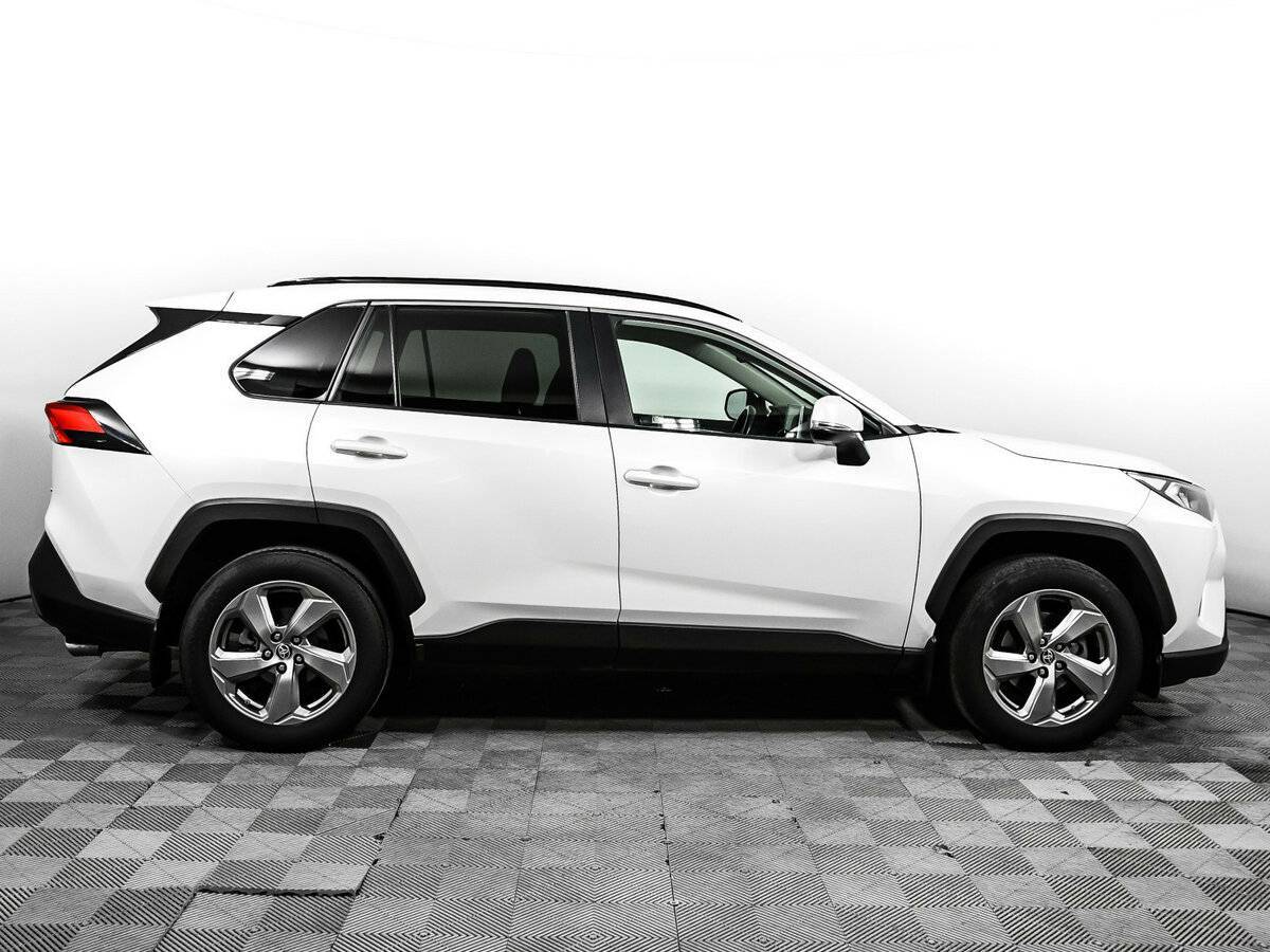 Toyota RAV4 2021 года с пробегом. Фото: #4