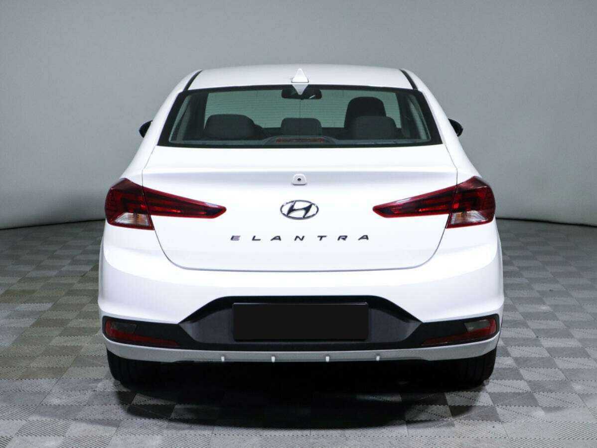 Hyundai Elantra 2020 года с пробегом. Фото: #4