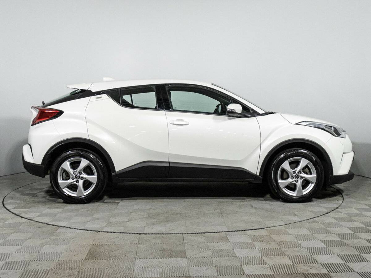 Toyota C-HR 2018 года с пробегом. Фото: #3