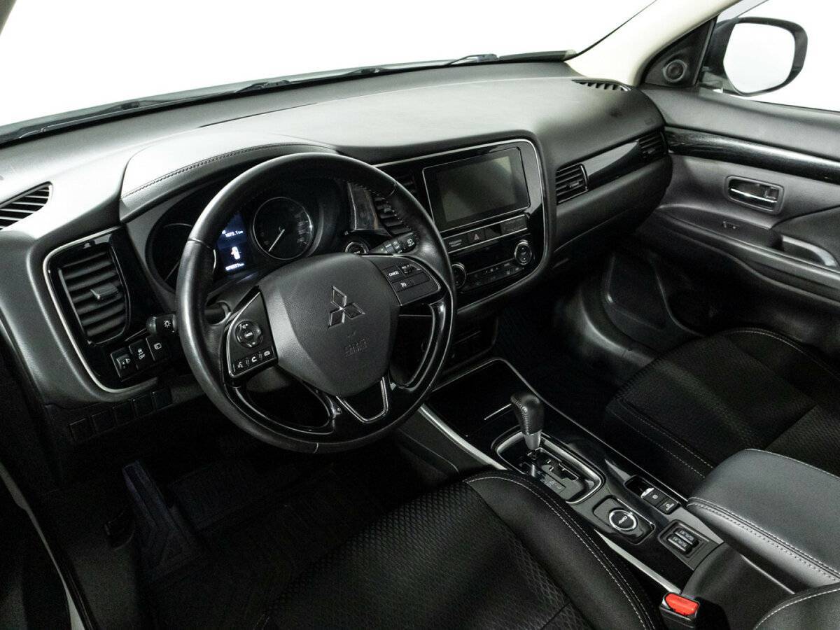 Mitsubishi Outlander 2018 года с пробегом. Фото: #10