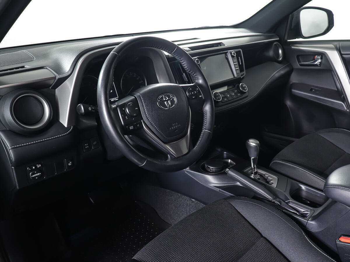 Toyota RAV4 2018 года с пробегом. Фото: #11