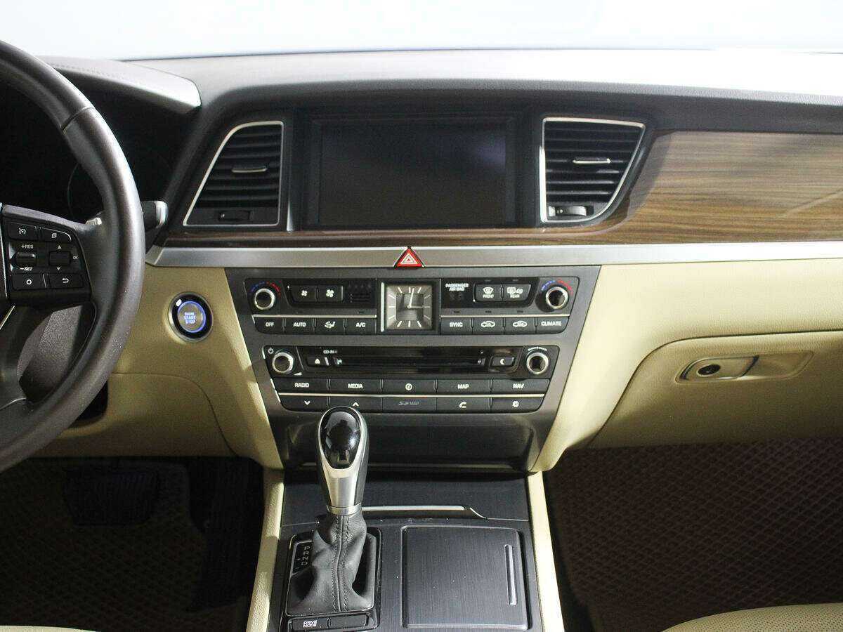 Hyundai Genesis 2015 года с пробегом. Фото: #10