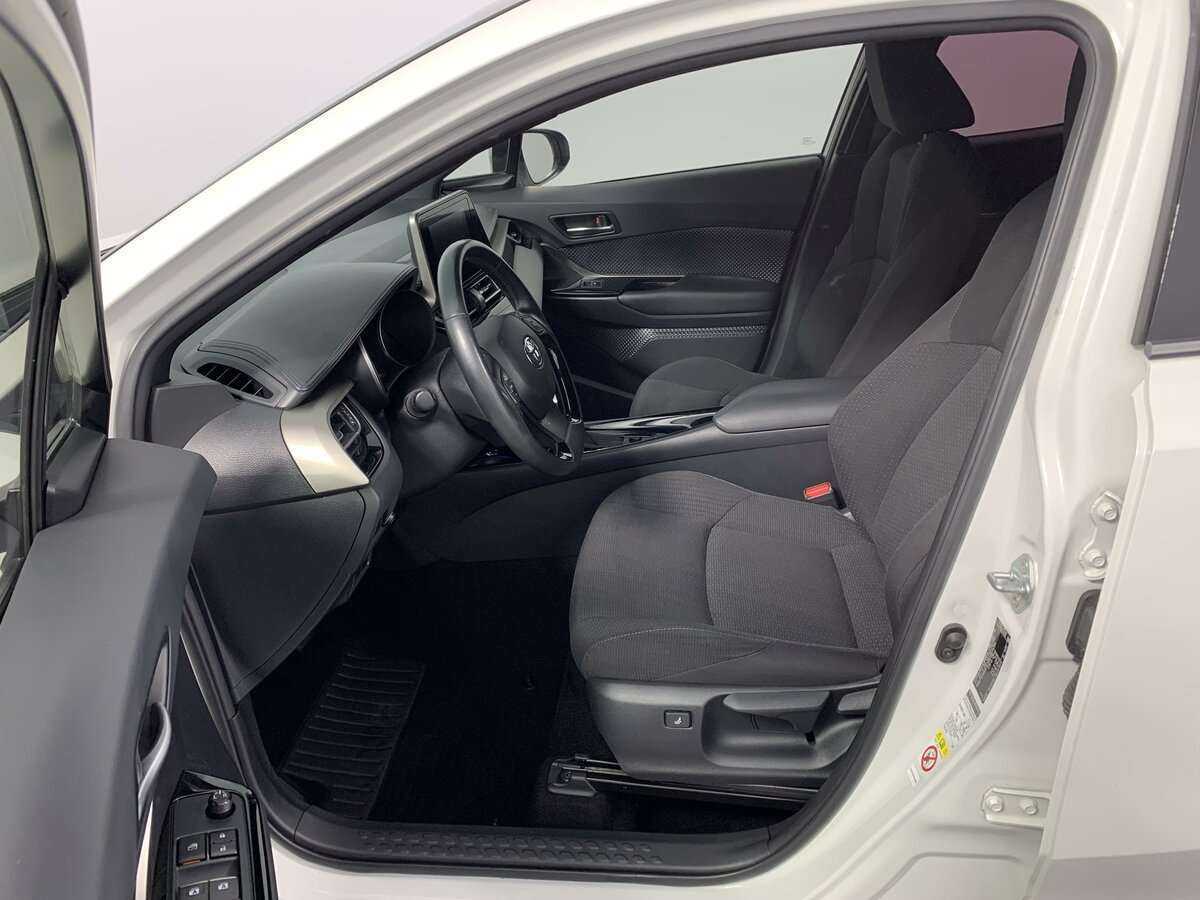 Toyota C-HR 2019 года с пробегом. Фото: #13