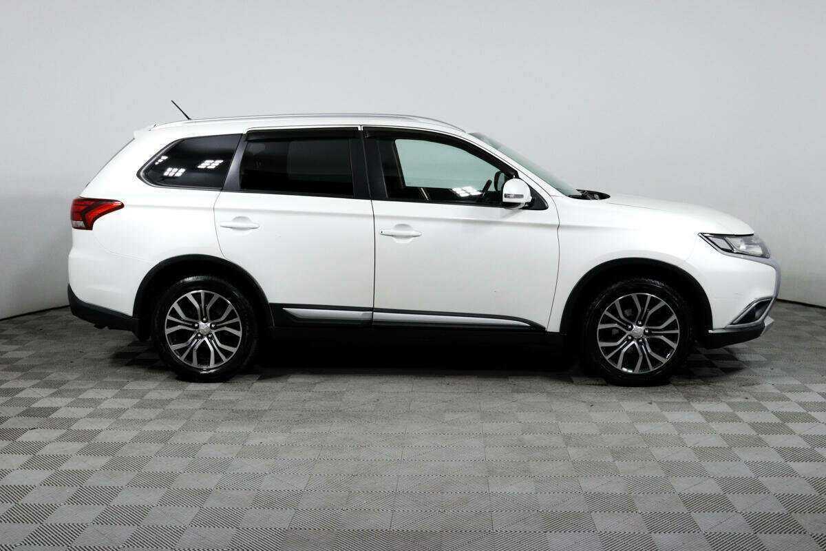 Mitsubishi Outlander 2015 года с пробегом. Фото: #3